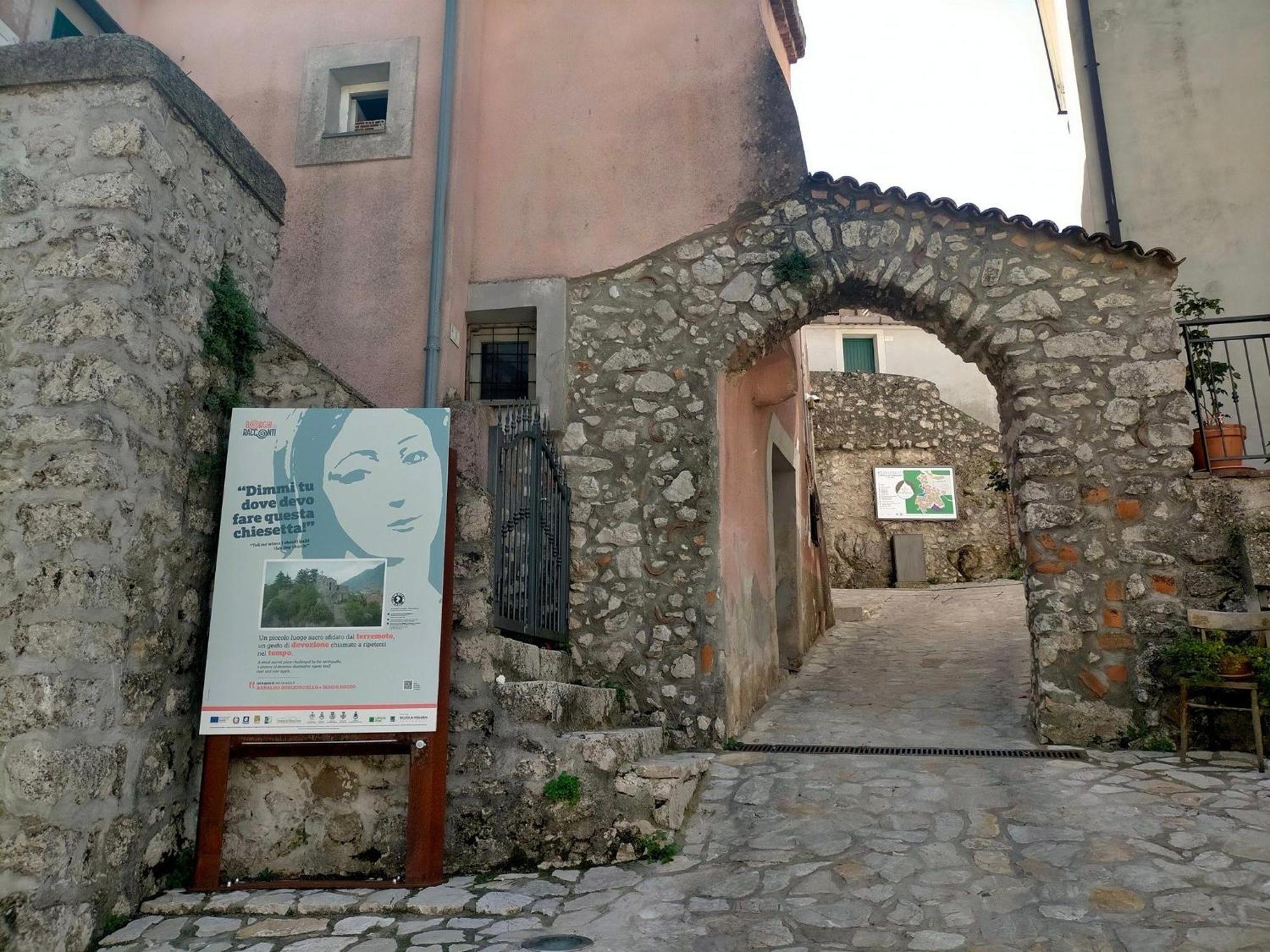 Il Borgo Dei Normanni Villa Colliano Luaran gambar