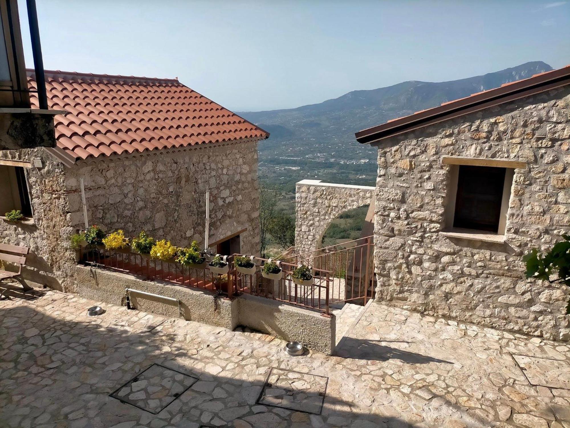 Il Borgo Dei Normanni Villa Colliano Luaran gambar