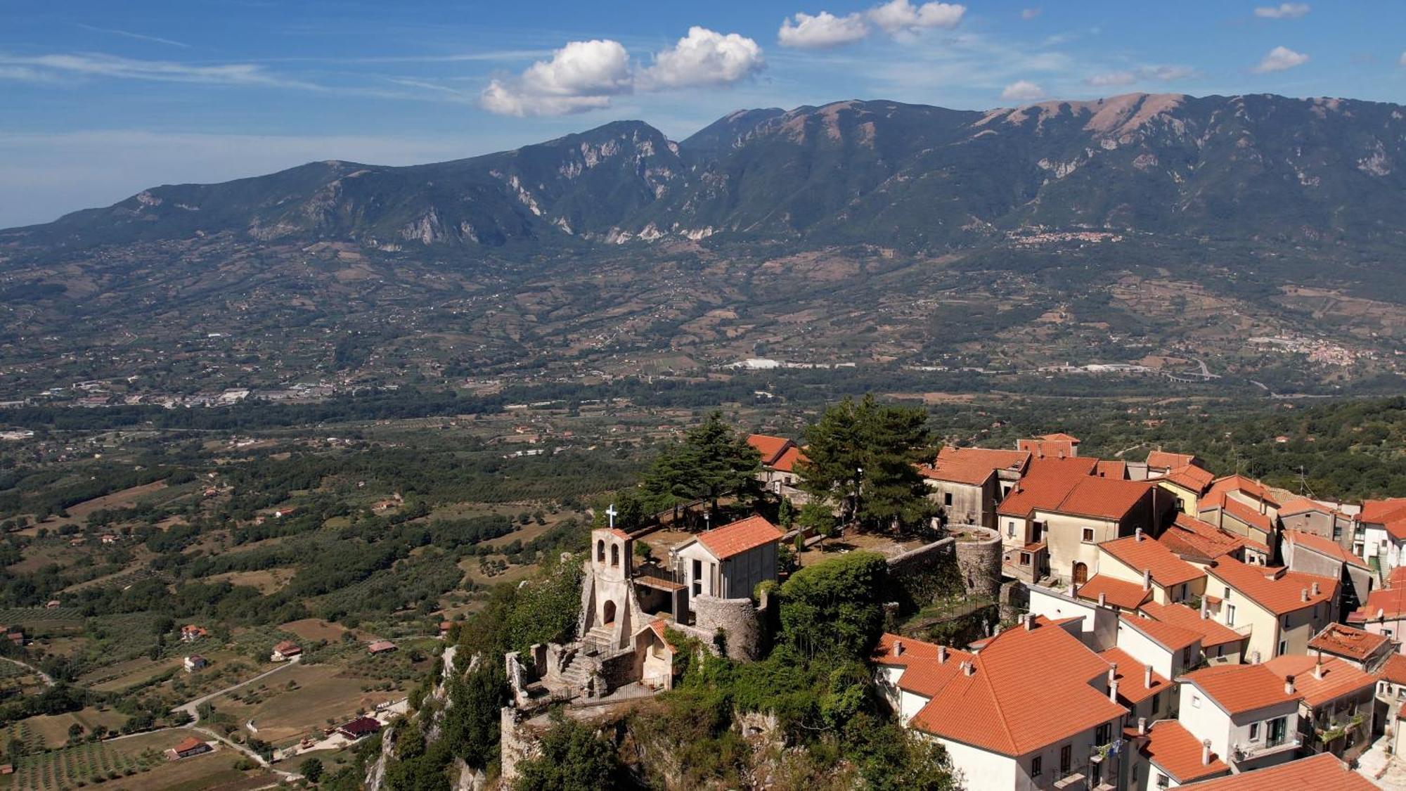 Il Borgo Dei Normanni Villa Colliano Luaran gambar