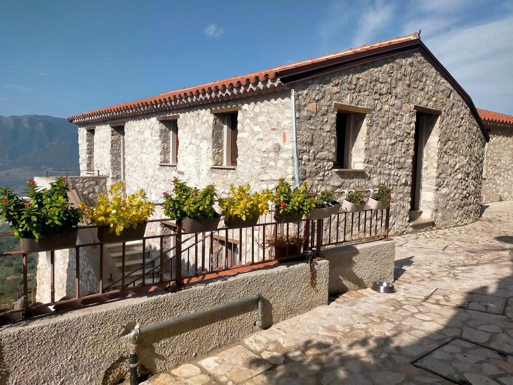 Il Borgo Dei Normanni Villa Colliano Luaran gambar